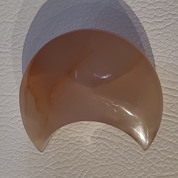 Fire quartz crystal moon carving - Picture 1 of 3